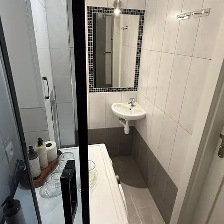 Apazory - Przytulny Na Wylacznosc Krakau